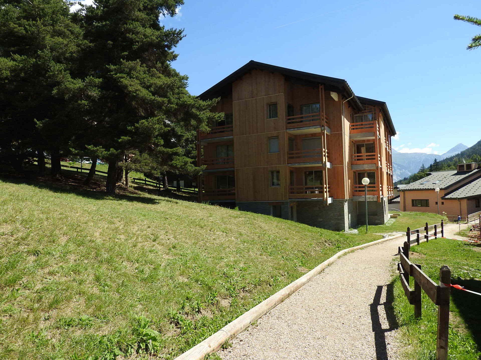https://d1wek41qnoimq7.cloudfront.net/product/102873/W/O/appartements-les-herminieres-f6700570.jpg