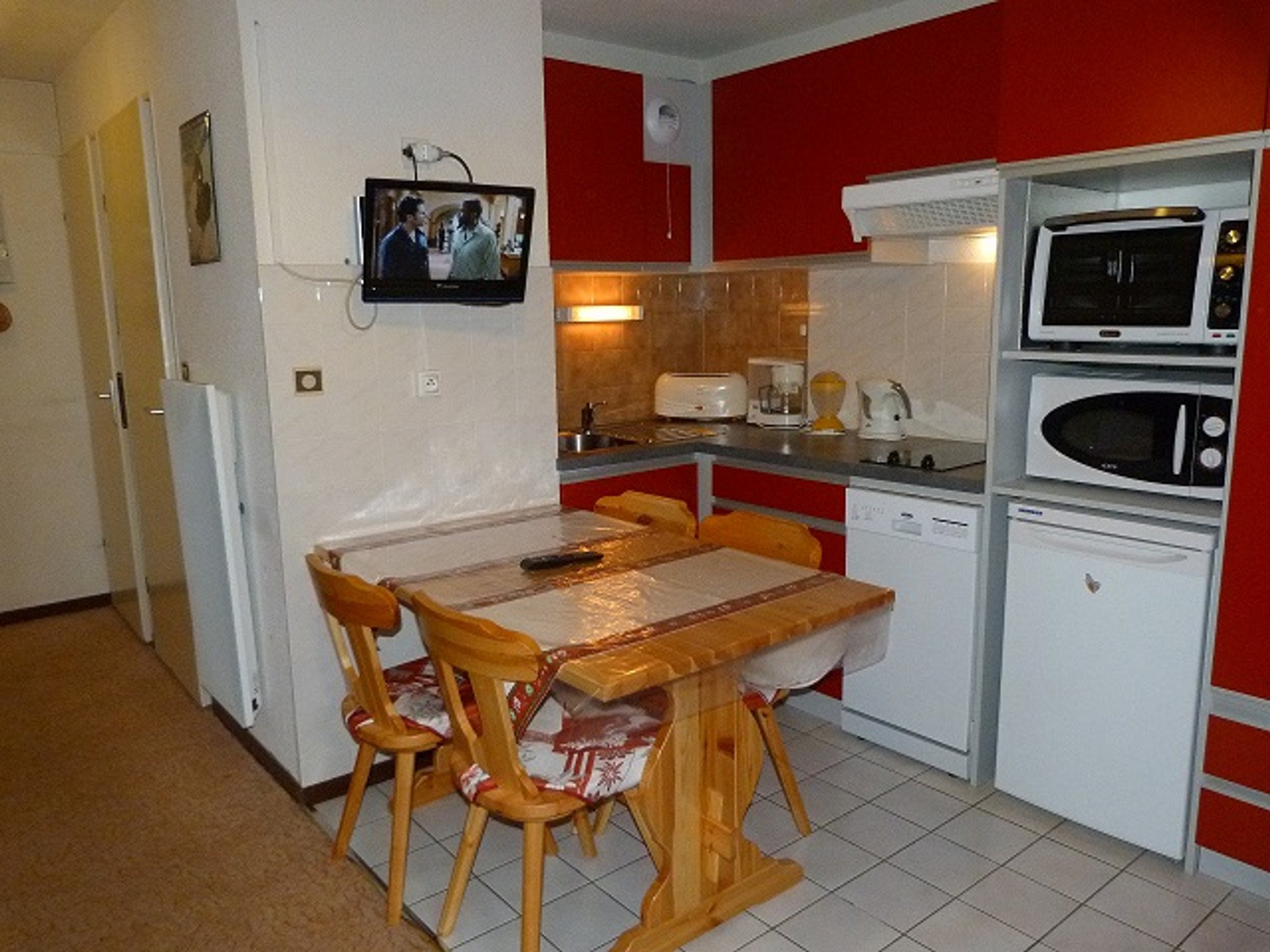 Appartement Les Menuires, 2 pièces, 4 personnes - Agréable 2P 4 Pers, 24m², Balcon Est, Ski aux Pieds, Parking Gratuit, Quartier Animé des Bruyères FR - Les Menuires Bruyères