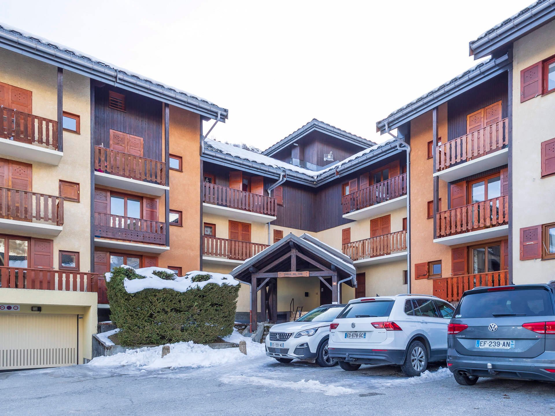 https://d1wek41qnoimq7.cloudfront.net/product/13773/W/O/appartements-la-croix-du-sud-3a9c12dd.jpg