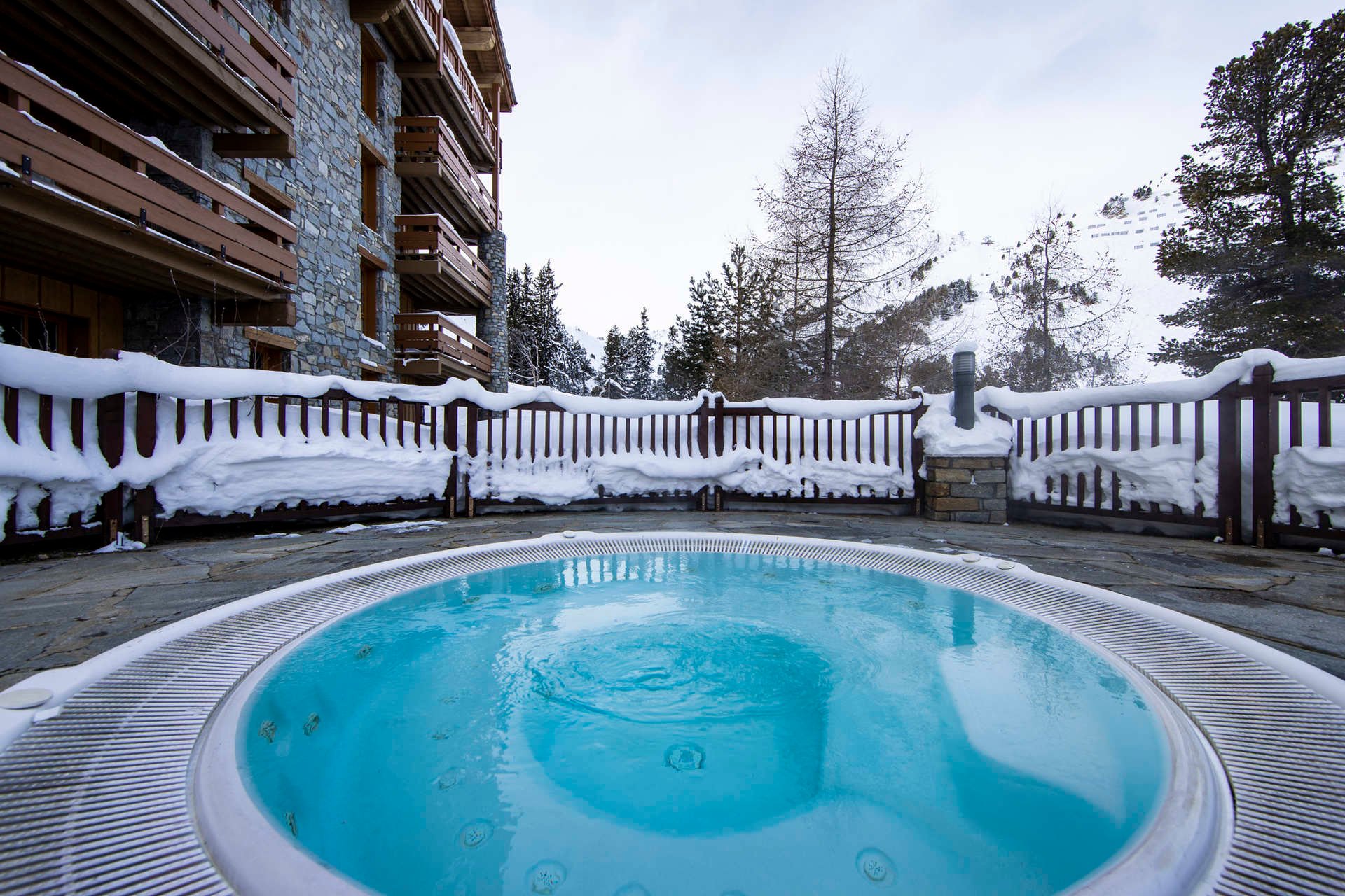 https://d1wek41qnoimq7.cloudfront.net/product/185574/W/O/appartements-residence-refuge-du-montagnard-f28d8963.jpg
