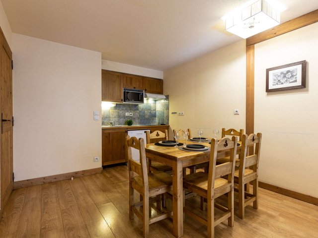 Appartement centre-ville avec piscine, sauna et parking privé FR-1-296-443 - Saint Lary Soulan