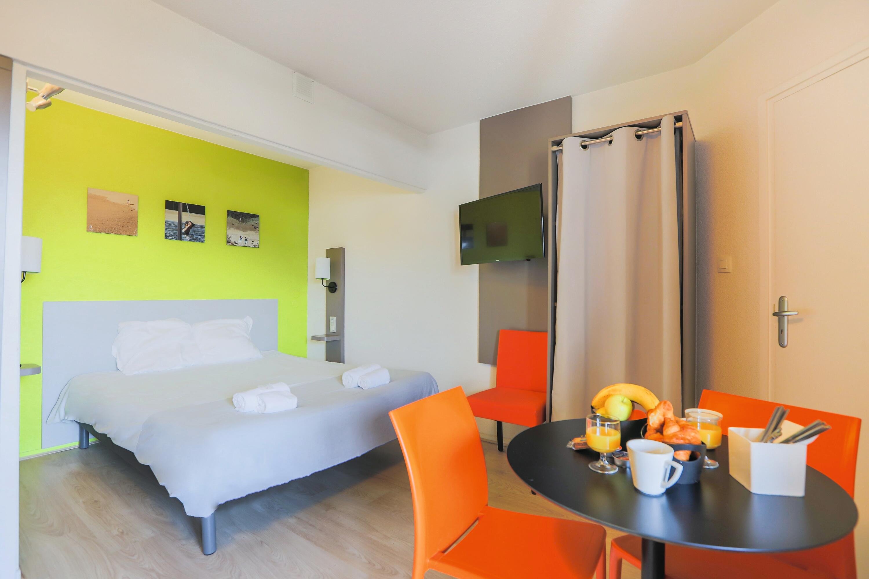 Classique Logement 1 Chambre 5 Personnes Balcon (pour 2 adultes et 1 enfant) - Demi Pension - Belambra Clubs Superbesse - Le Chambourguet - Pension Incluse - Super-Besse