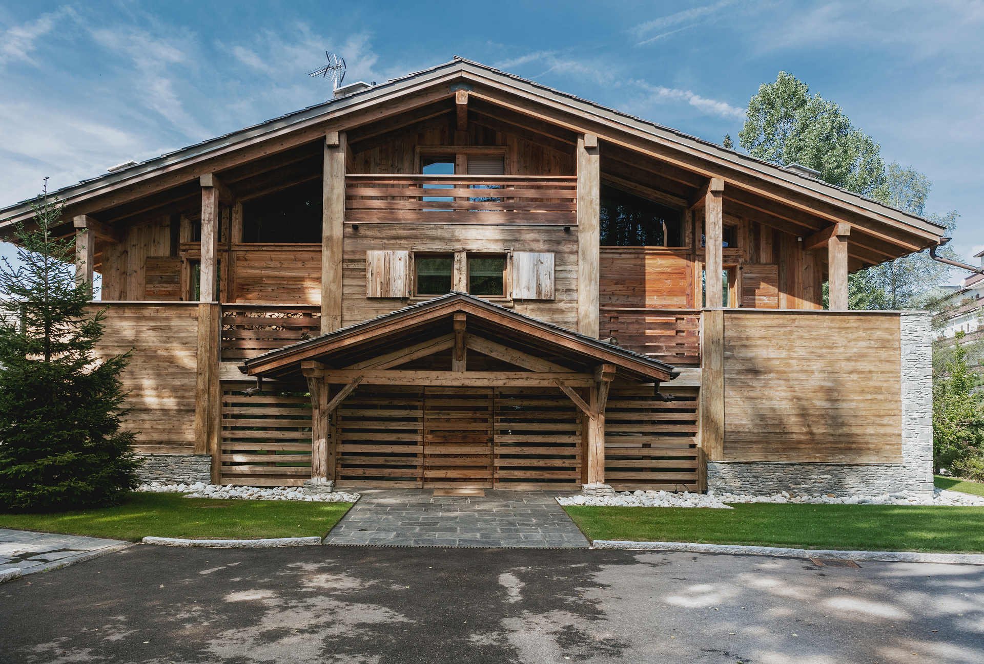 CHALET GILT