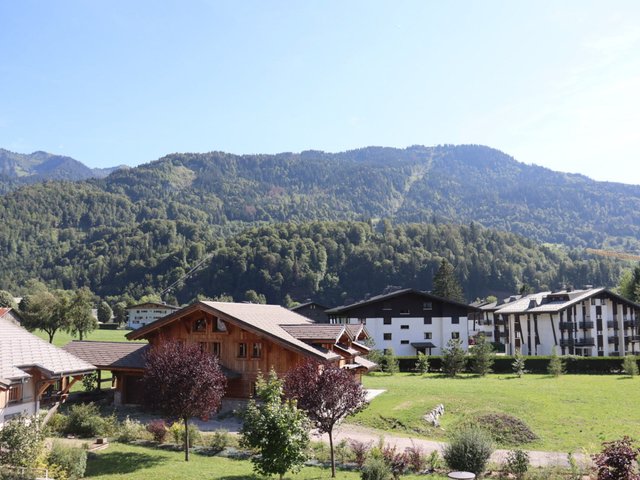 Charmant T5 au modernisme typique avec balcon et garage, cœur de Samoëns FR-1-624-153 - Samoëns
