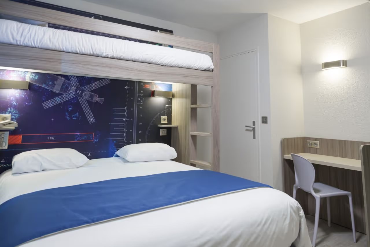 Chambre Classique 1 à 4 Personnes - Hôtel Kyriad Jules Verne *** - Chasseneuil du Poitou - Futuroscope