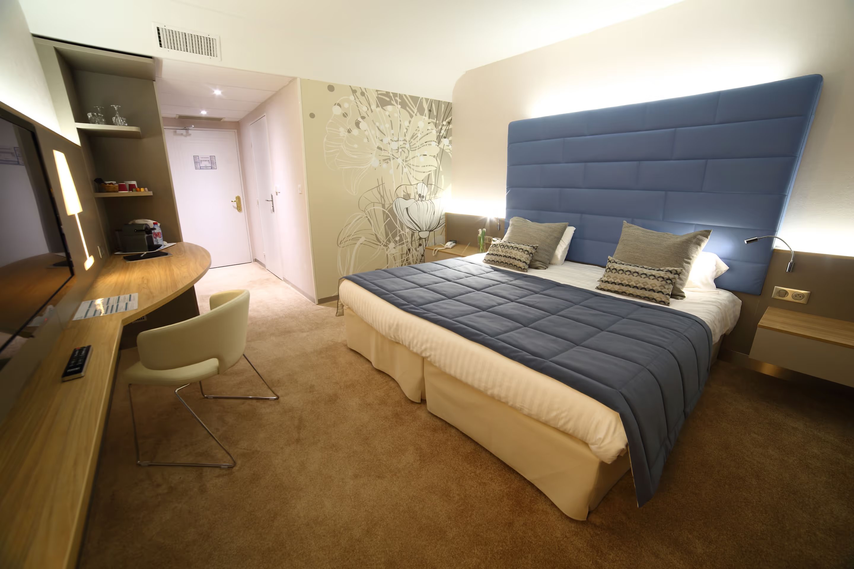Chambre Supérieure 1 à 2 Personnes - Hôtel Plaza **** - Chasseneuil du Poitou - Futuroscope