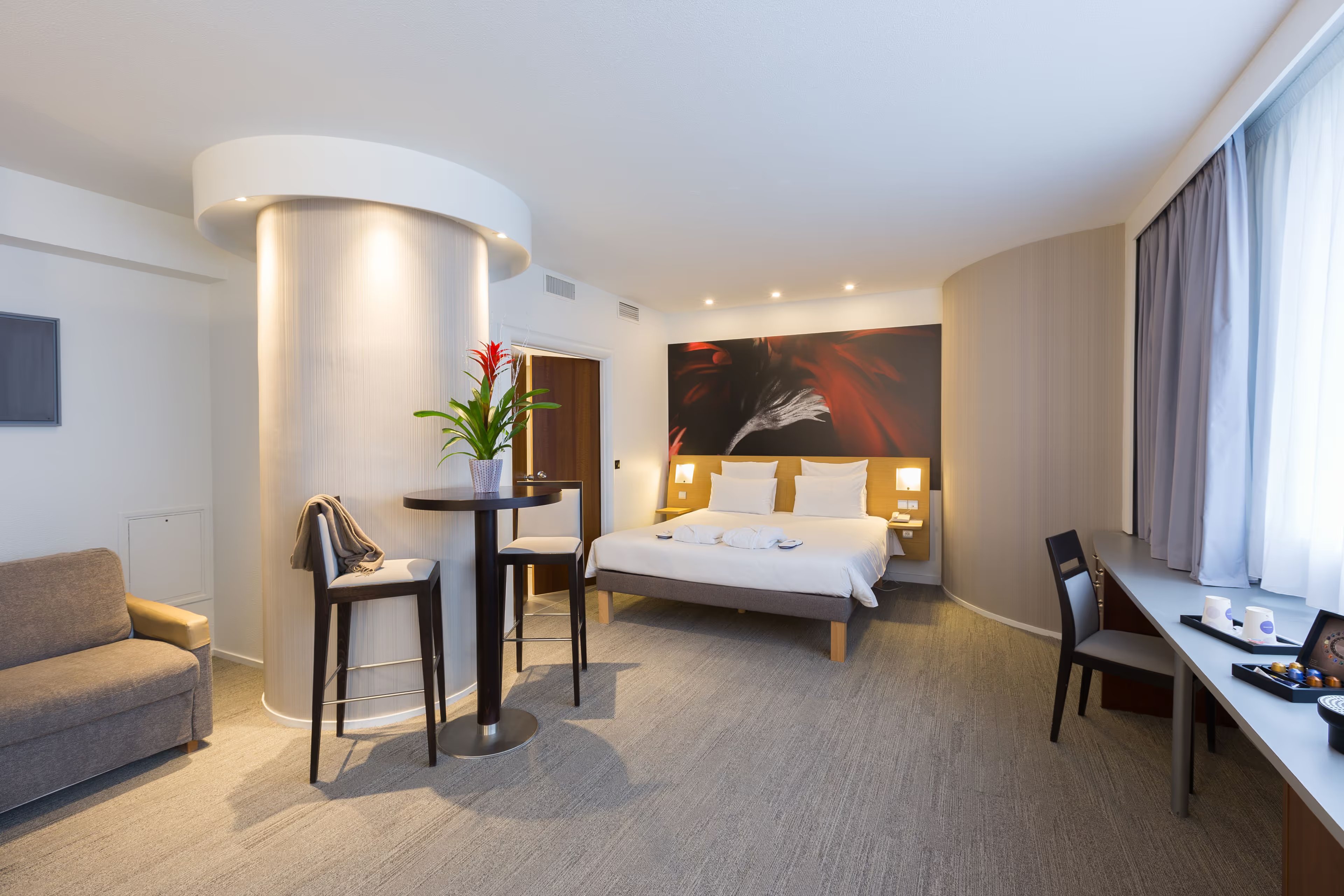 Chambre Supérieure 1 à 3 Personnes - Hôtel Novotel **** - Chasseneuil du Poitou - Futuroscope