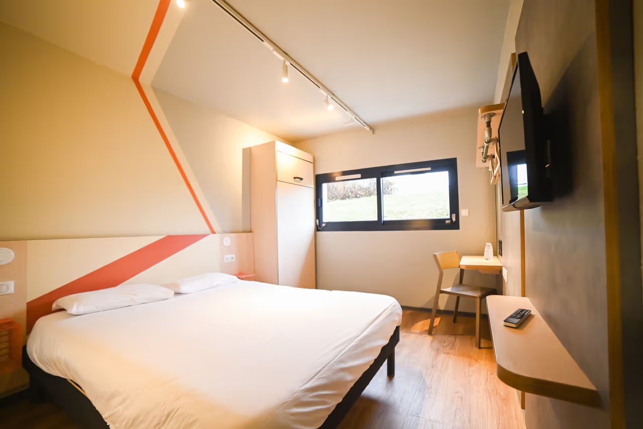 Chambre Classique 1 à 3 Personnes - Hôtel Ibis Budget - Site ** - Chasseneuil du Poitou - Futuroscope