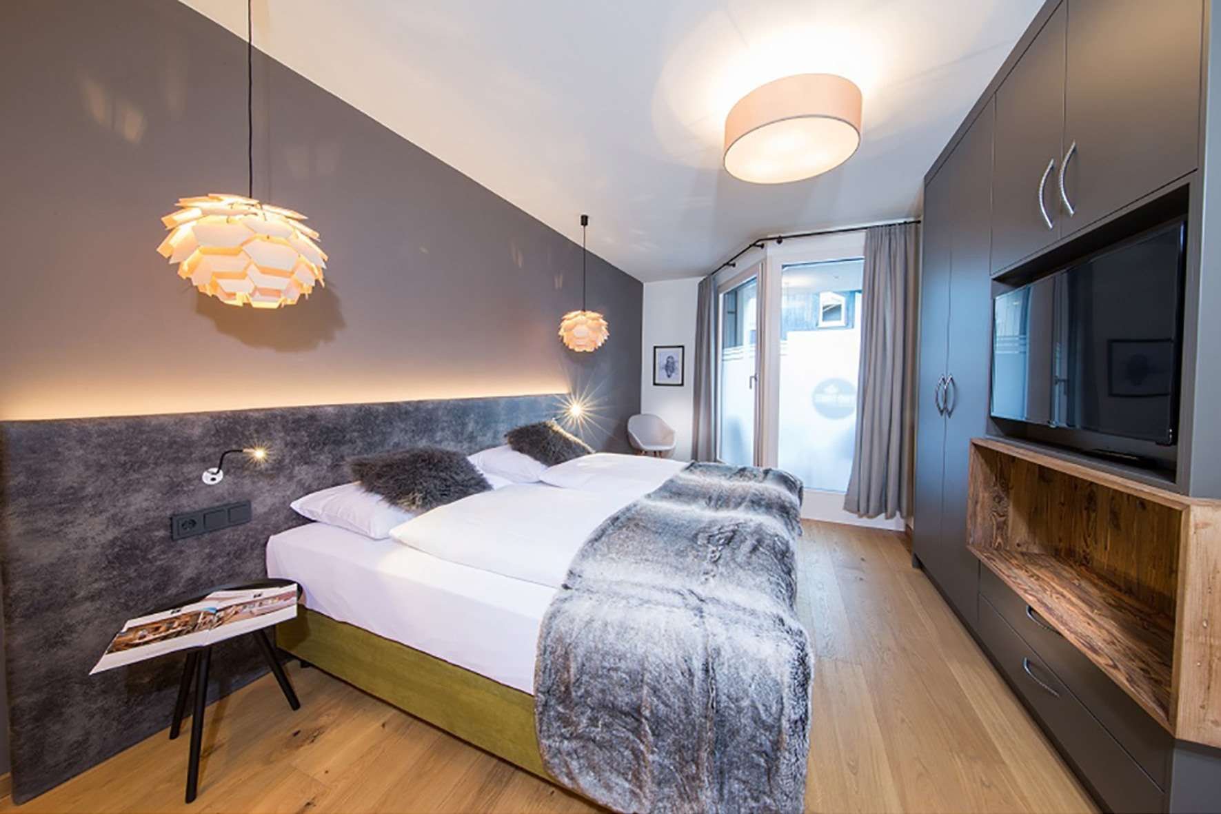 Deluxe Suite balcony - breakfast - Hotel Two Timez - Zell am See