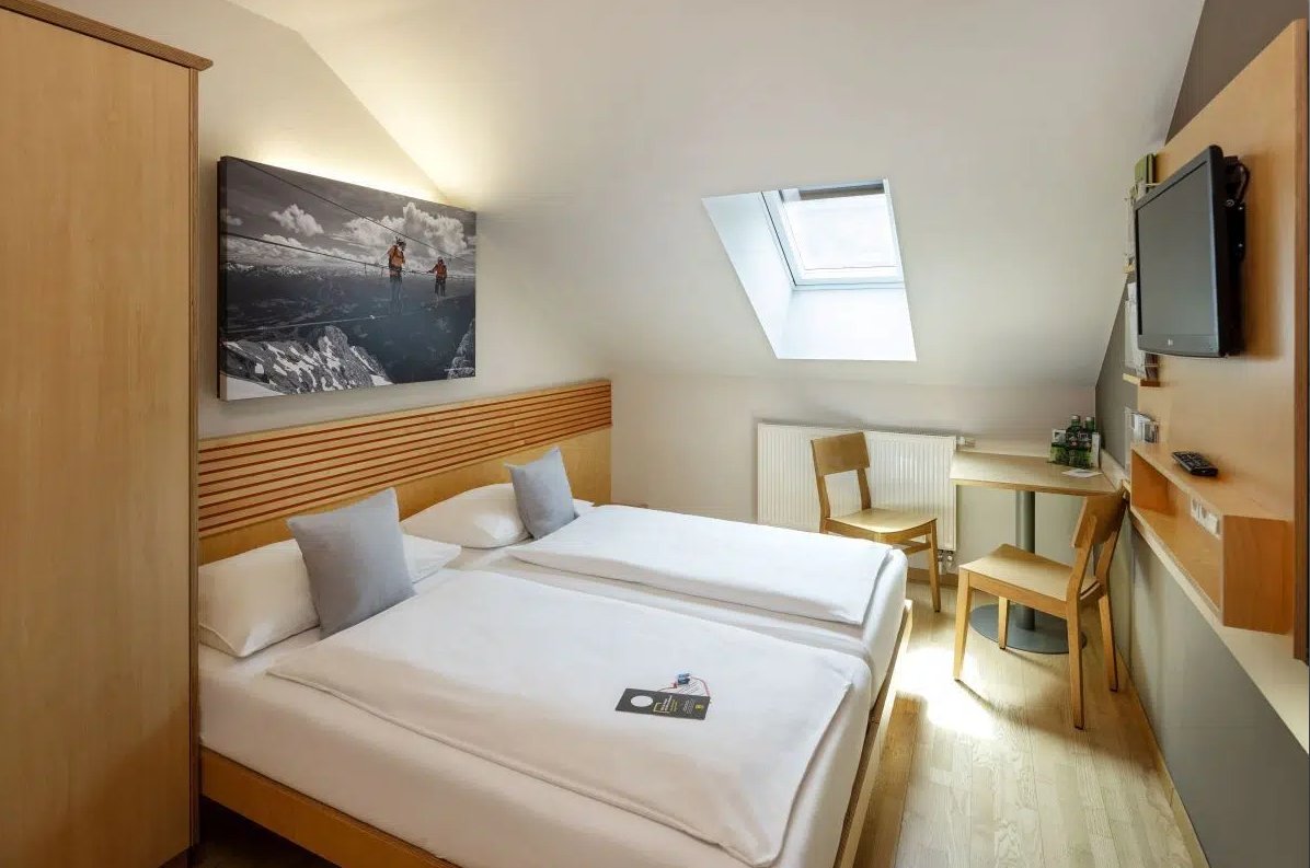 Standard Single Room 'single with child' - halfboard - JUFA Hotel Schladming - Schaldming 