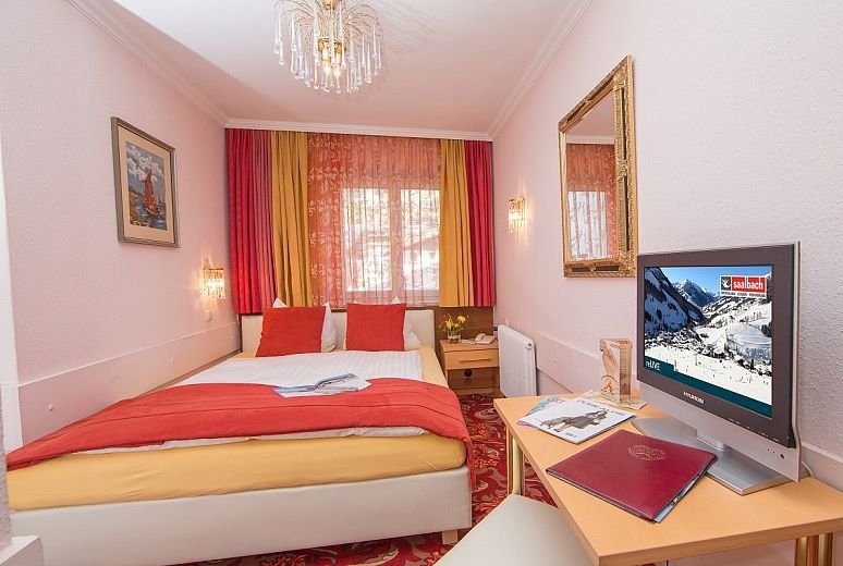 Standard Single Room - halfboard - Berger's Sporthotel - Saalbach Hinterglemm
