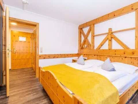 Standard Multi Bedroom - halfboard - JUFA Alpenhotel Saalbach - Saalbach Hinterglemm