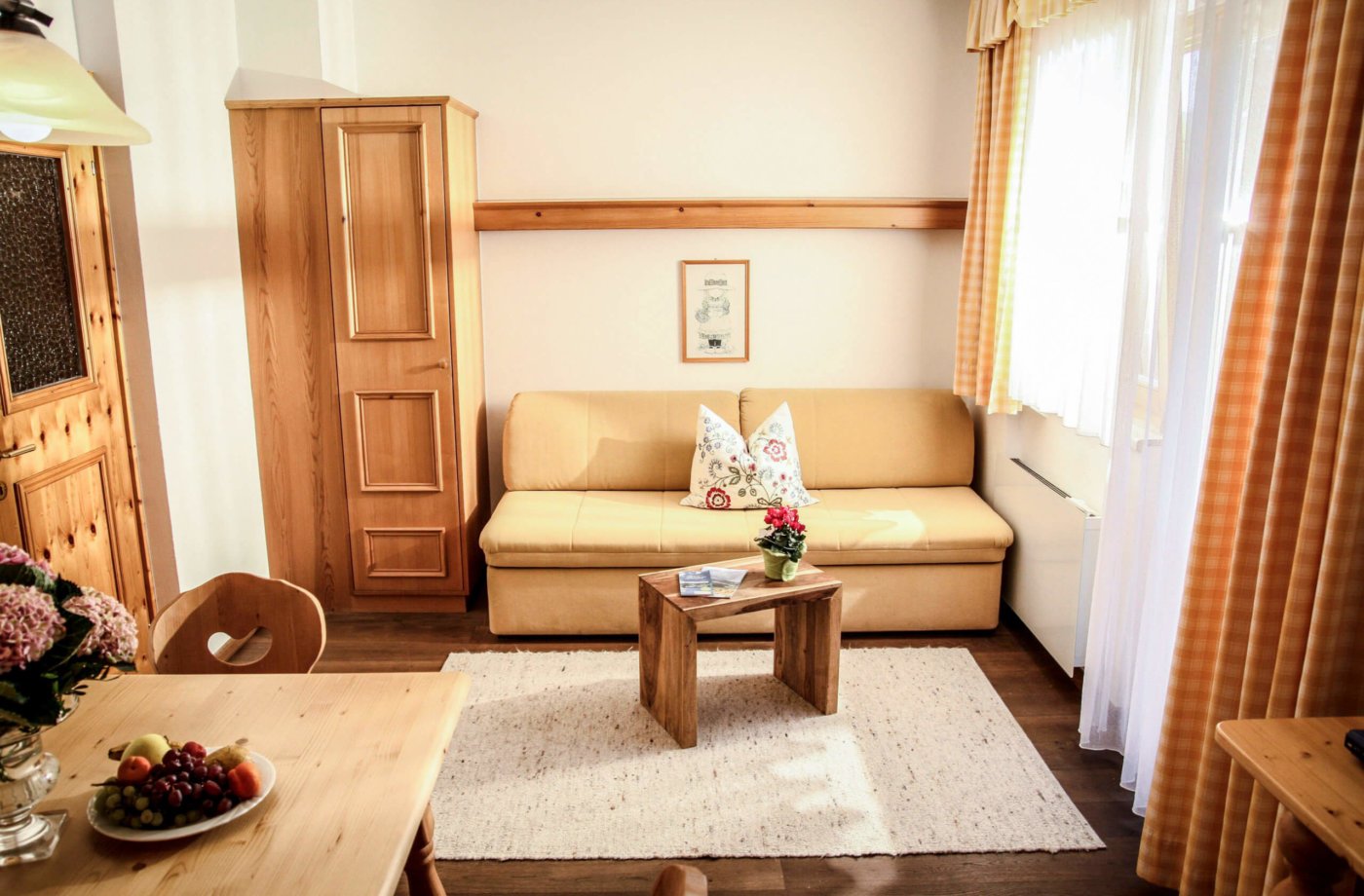 Standard Apartment balcony 'Typ A' - breakfast - PEOPLE'S HOTEL - Kaprun
