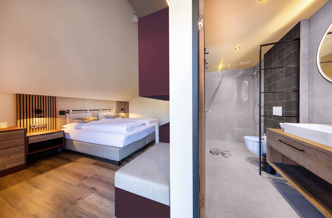 Superior Double Room balcony - breakfast - PEOPLE'S HOTEL - Kaprun