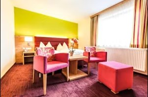 Standard Double Room balcony - halfboard - Hotel Schladmingerhof - Schaldming 