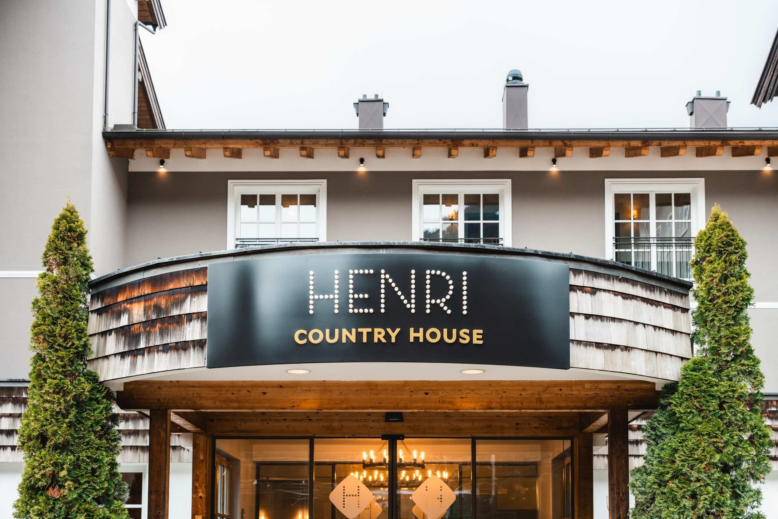 HENRI - Country House