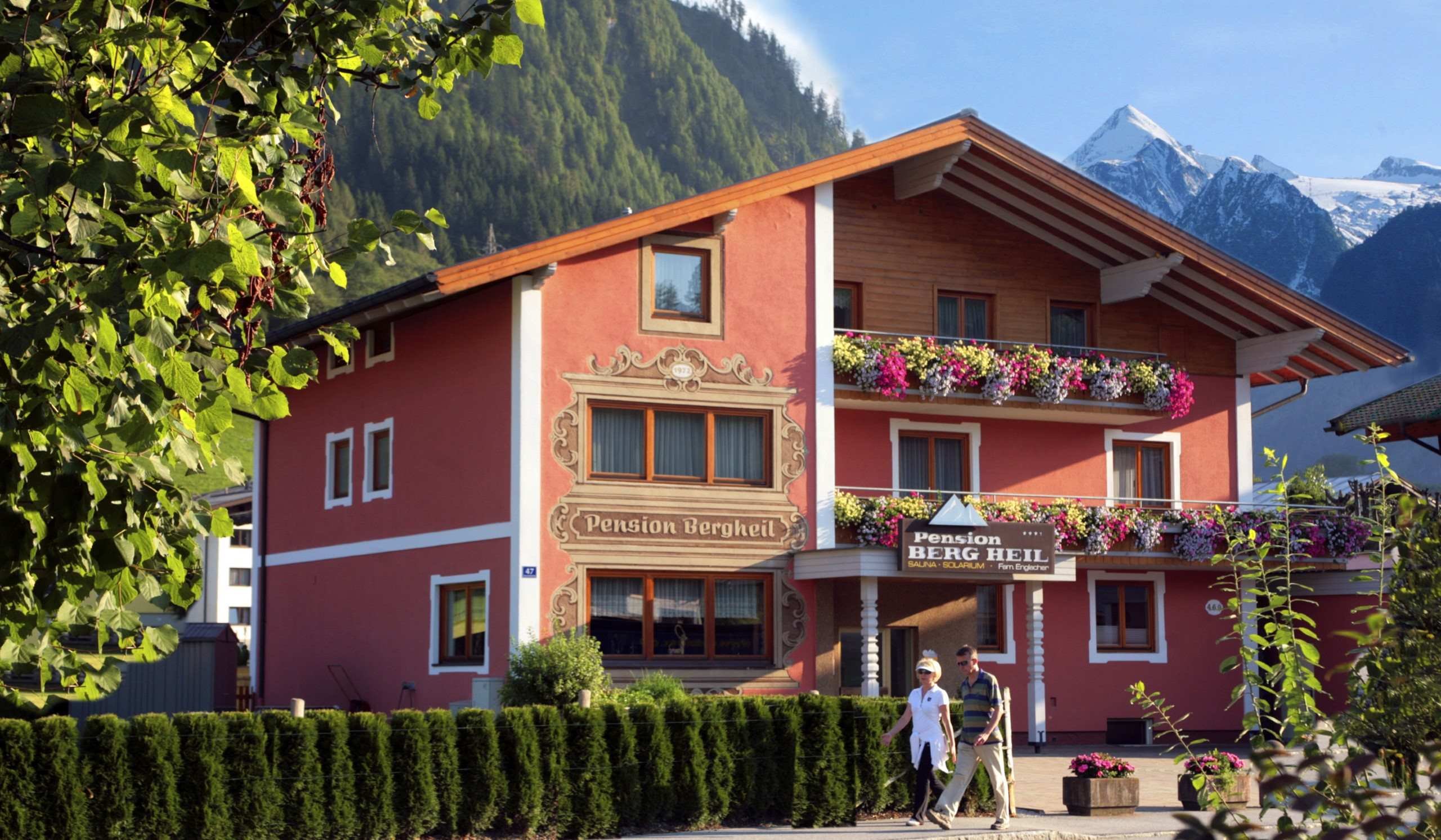 Standard Double Room balcony - breakfast - Pension Bergheil - Kaprun