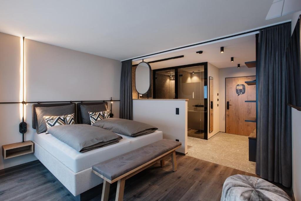 Double Room balcony or terrace, mountain view 'Peak House L Kitzsteinhorn' with mountain view - halfboard - Revier Boutique Hotel Kaprun - Kaprun