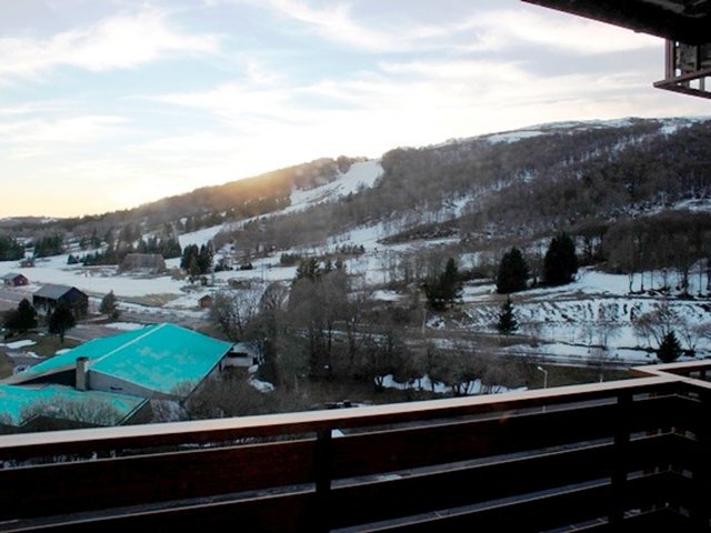 Studio 4 personnes avec balcon - Super-Besse