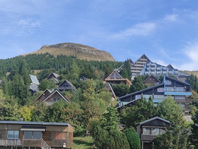 Studio 4 personnes avec terrasse - Super-Besse