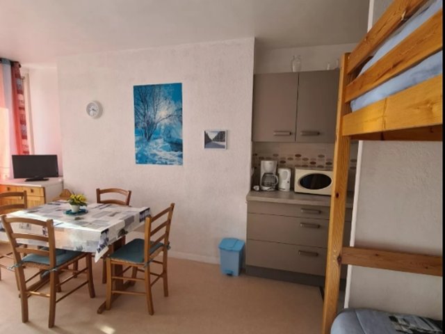 Studio 4 personnes avec balcon - Super-Besse