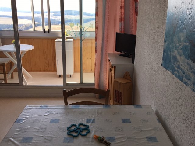 Studio 4 personnes avec balcon - Super-Besse