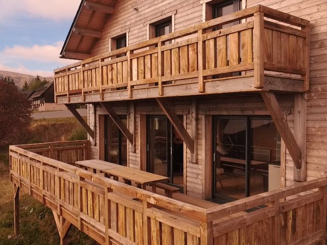 Chalet 7 pièces 14 personnes avec balcon - Super-Besse
