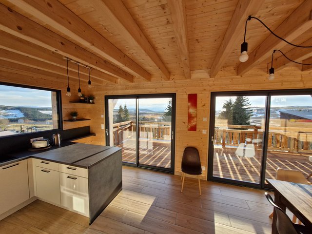 Chalet 7 pièces 14 personnes avec balcon - Super-Besse