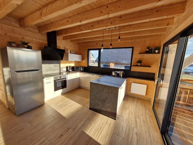 Chalet 7 pièces 14 personnes avec balcon - Super-Besse