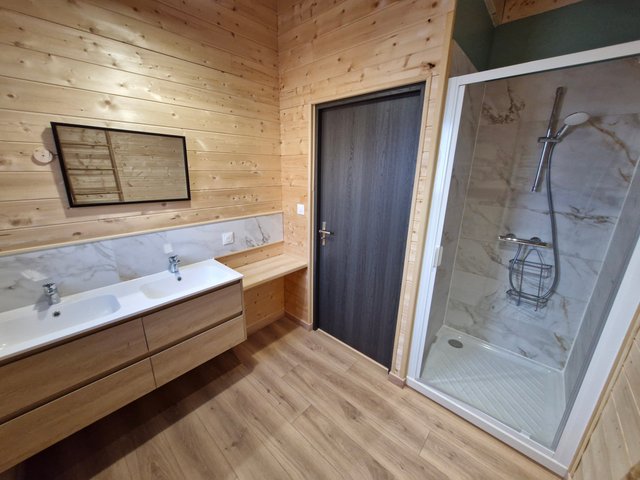 Chalet 7 pièces 14 personnes avec balcon - Super-Besse