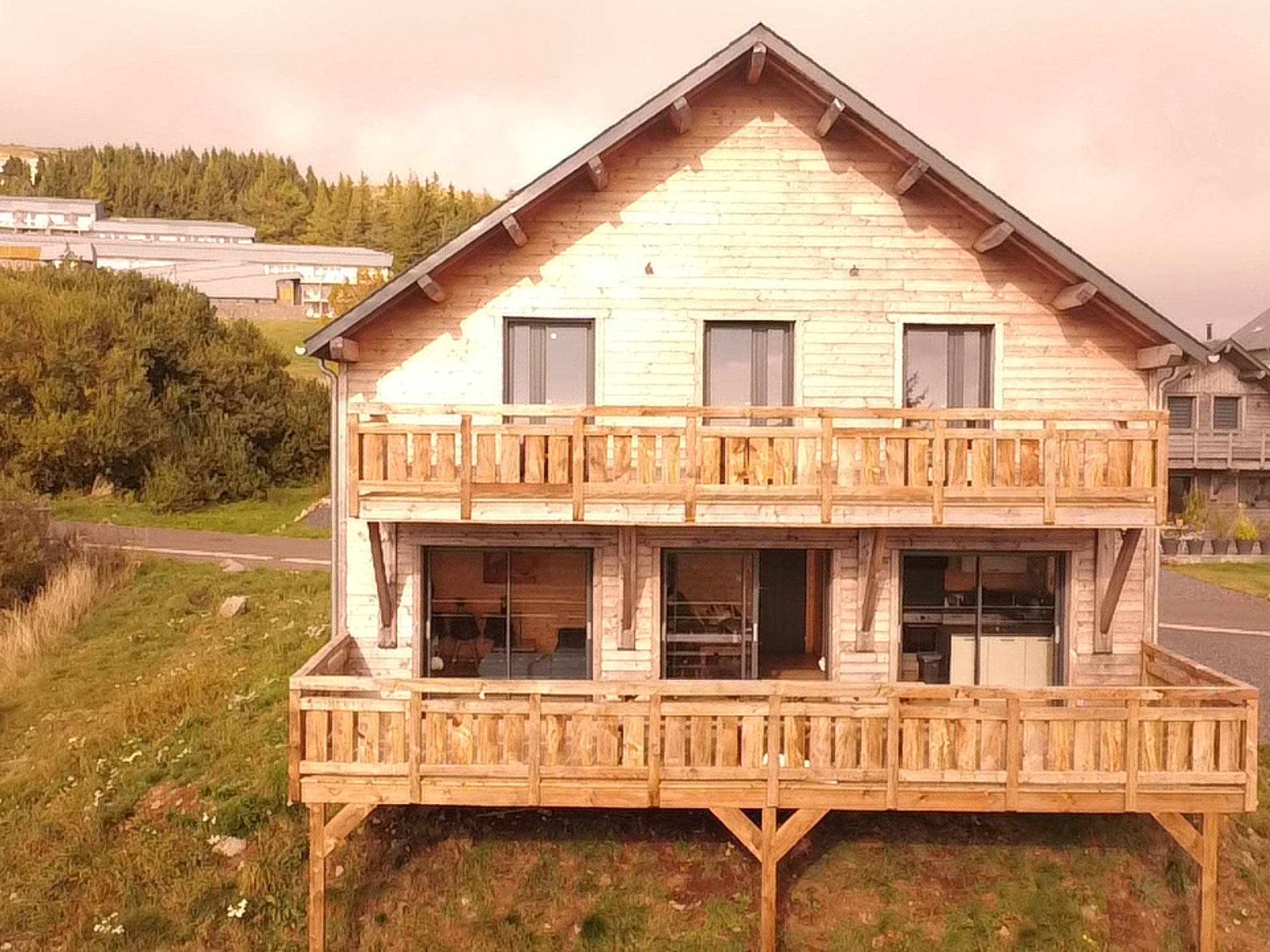 Chalet 7 pièces 14 personnes avec balcon - Chalet 7 pièces 14 personnes avec balcon - Super-Besse