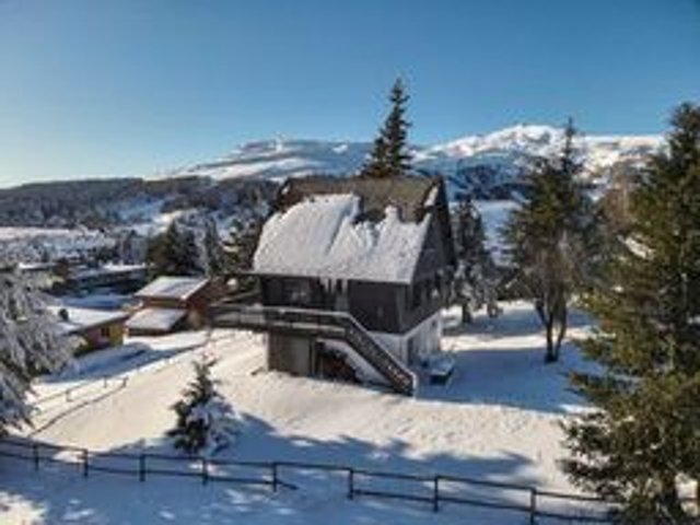 Chalet 5 pièces 10 personnes avec balcon - Super-Besse