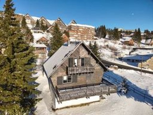 Chalet 5 pièces 10 personnes avec balcon - Super-Besse