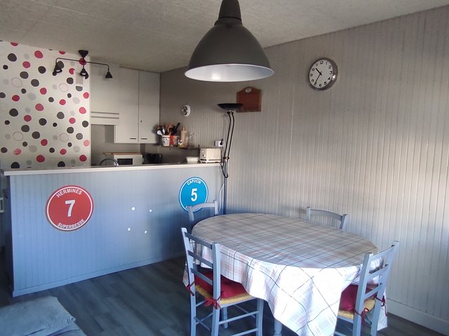 Appartement 2 pièces 6 personnes avec balcon - Super-Besse