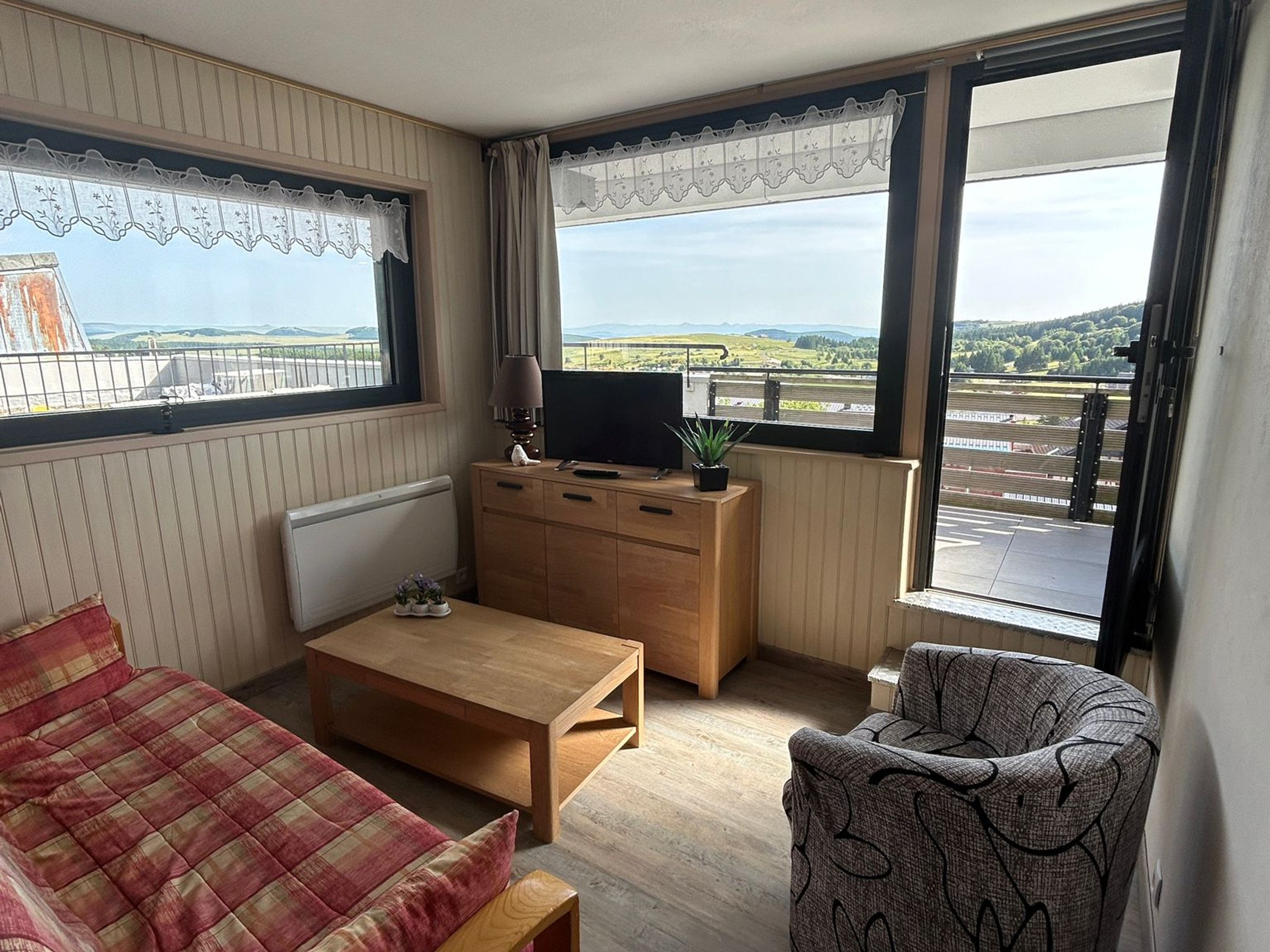 Appartement 3 pièces 8 personnes avec terrasse - Appartement 3 pièces 8 personnes avec terrasse - Super-Besse