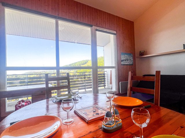 Appartement 2 pièces 8 personnes avec balcon - Super-Besse