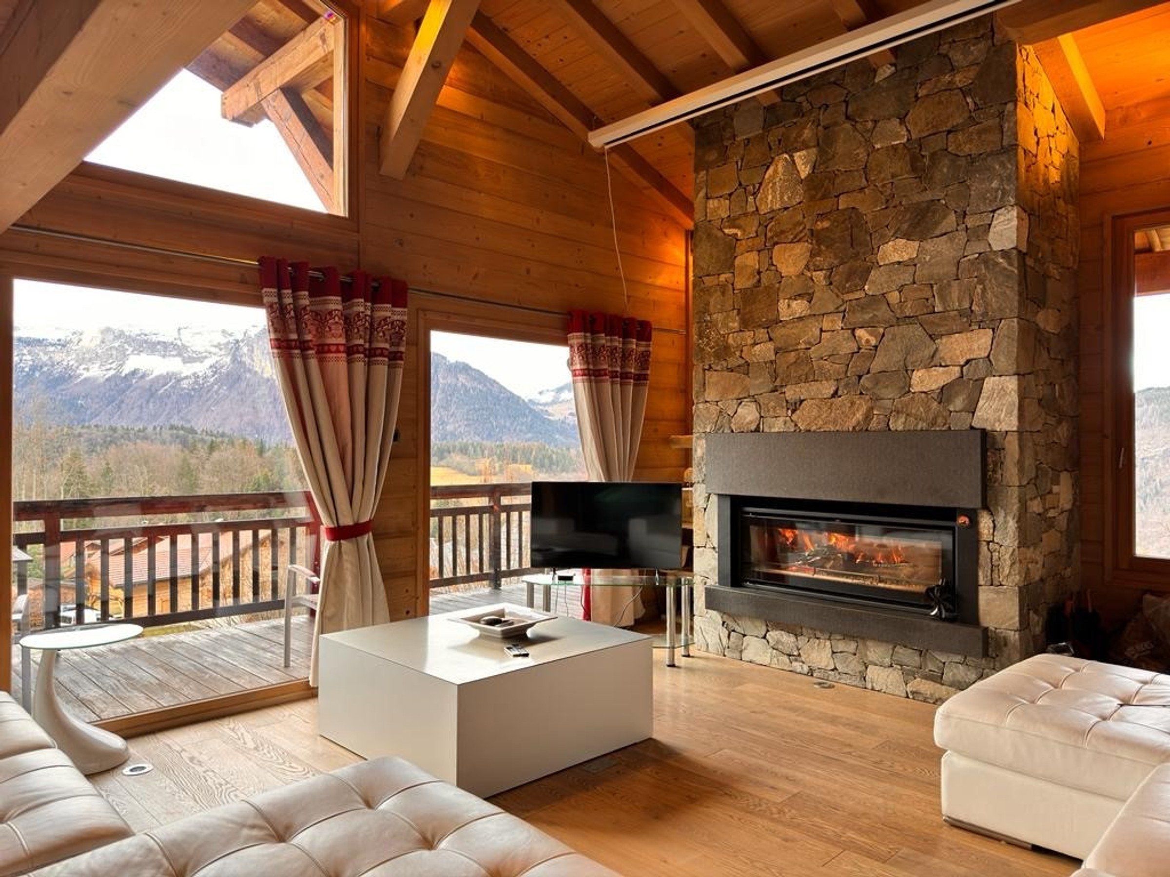 Chalet 6 pièces 8 personnes avec bain à remous - Chalet 6 pièces 8 personnes avec bain à remous - Les Carroz d'Araches