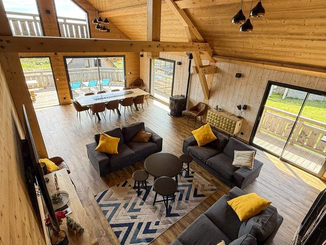 Chalet 12 pièces 14 personnes avec balcon - Super-Besse