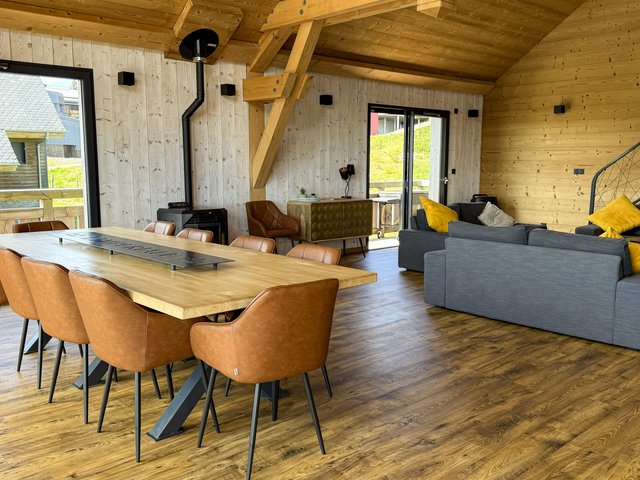 Chalet 12 pièces 14 personnes avec balcon - Super-Besse