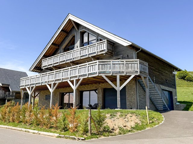 Chalet 12 pièces 14 personnes avec balcon - Super-Besse