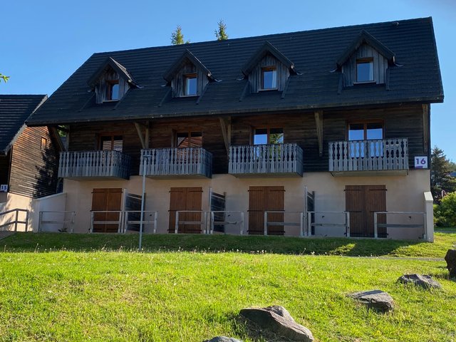 Appartement 2 pièces 4 personnes avec terrasse - Super-Besse