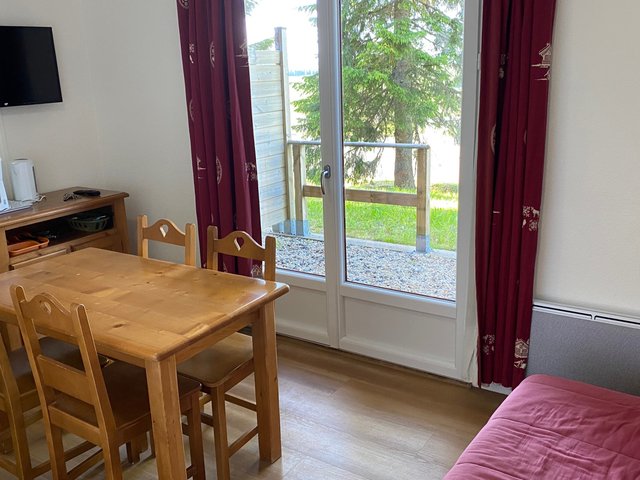 Appartement 2 pièces 4 personnes avec terrasse - Super-Besse
