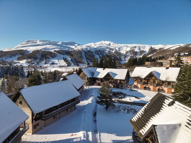 Appartement 2 pièces 4 personnes avec terrasse - Super-Besse