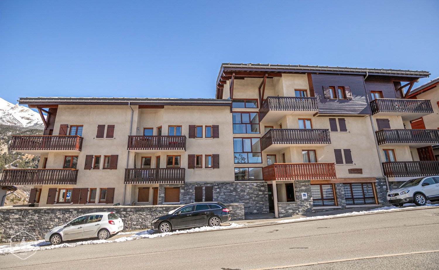 https://d1wek41qnoimq7.cloudfront.net/product/200251/W/O/appartements-la-combe-iii-306ace20.jpg