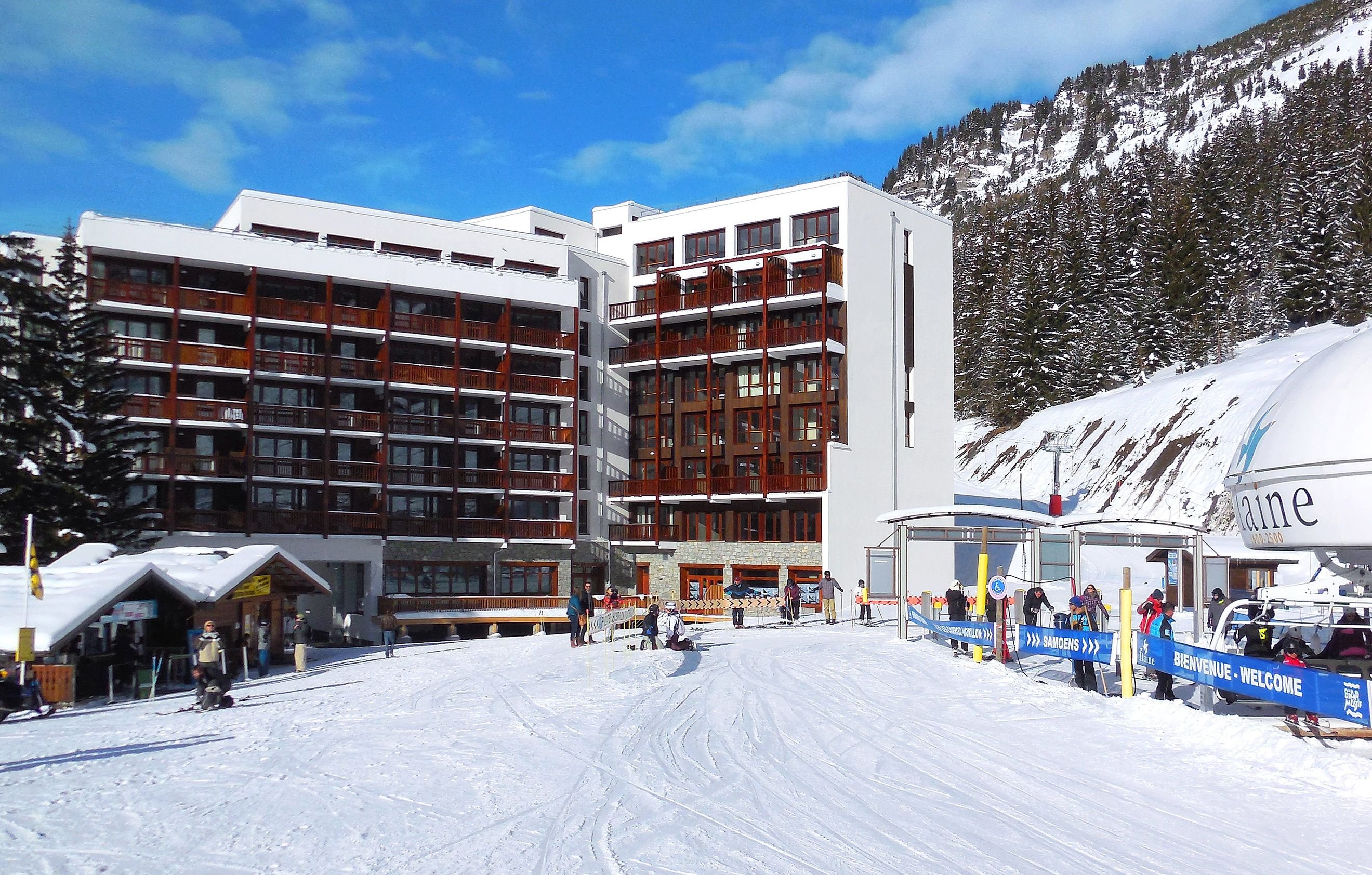 https://d1wek41qnoimq7.cloudfront.net/product/200324/W/O/travelski-home-select-residence-le-panoramic-32c15e56.jpg