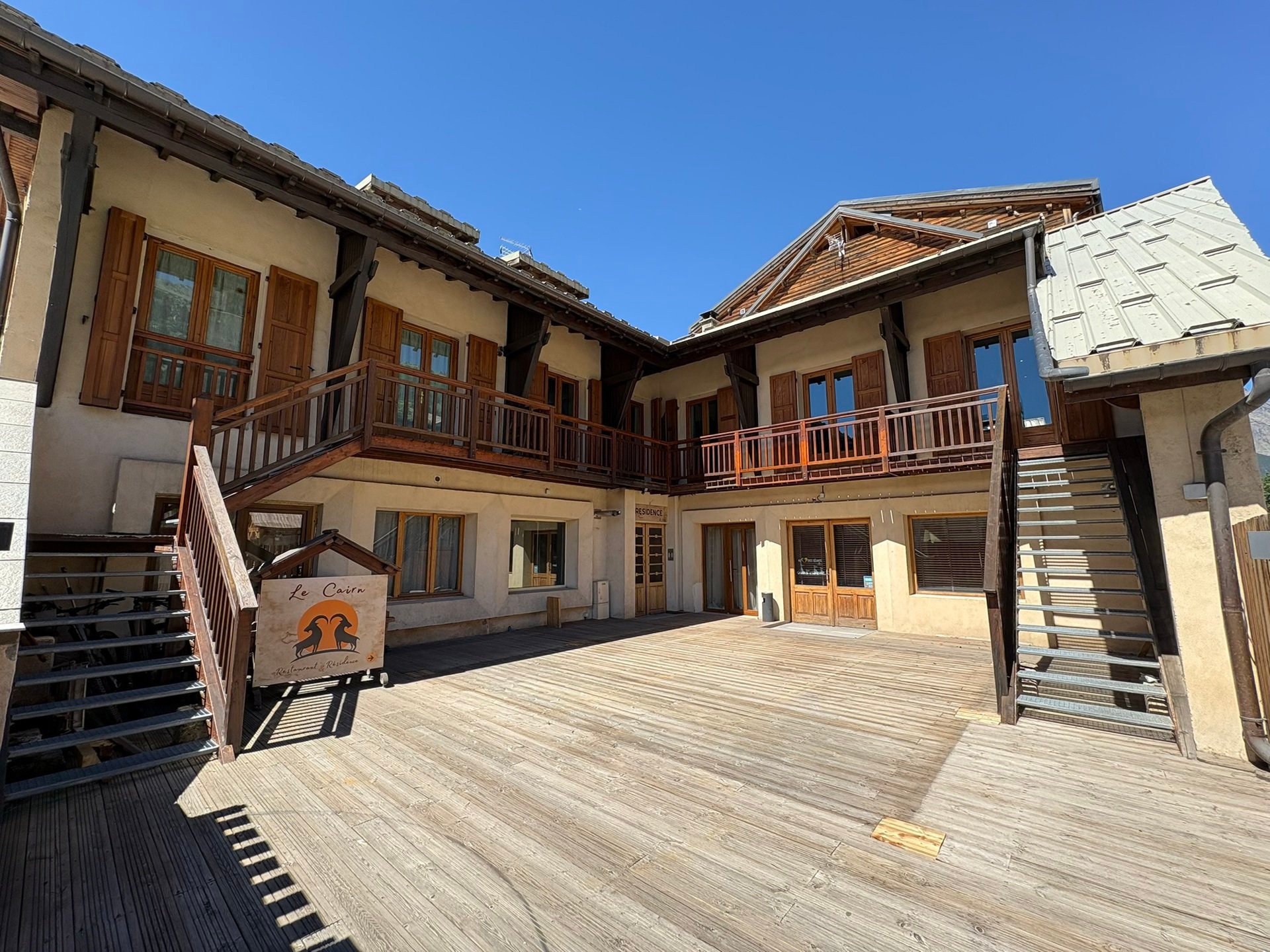 https://d1wek41qnoimq7.cloudfront.net/product/200523/W/O/appartements-le-cairn-e6cc6a2c.jpg