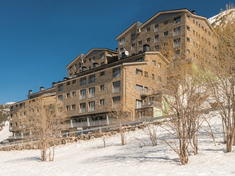 https://d1wek41qnoimq7.cloudfront.net/product/40766/W/O/pierre-vacances-residence-andorra-sunari-peretol-2295fd59.jpg