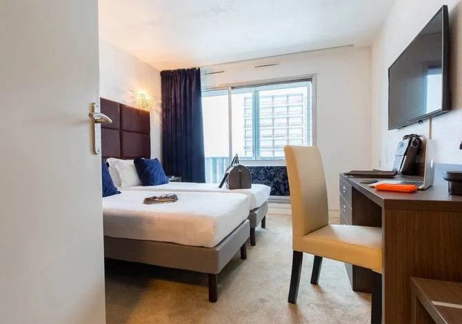 Standard room: 2 adults in half board - Hôtel Madame Vacances Courchevel Olympic 2* - Courchevel 1850