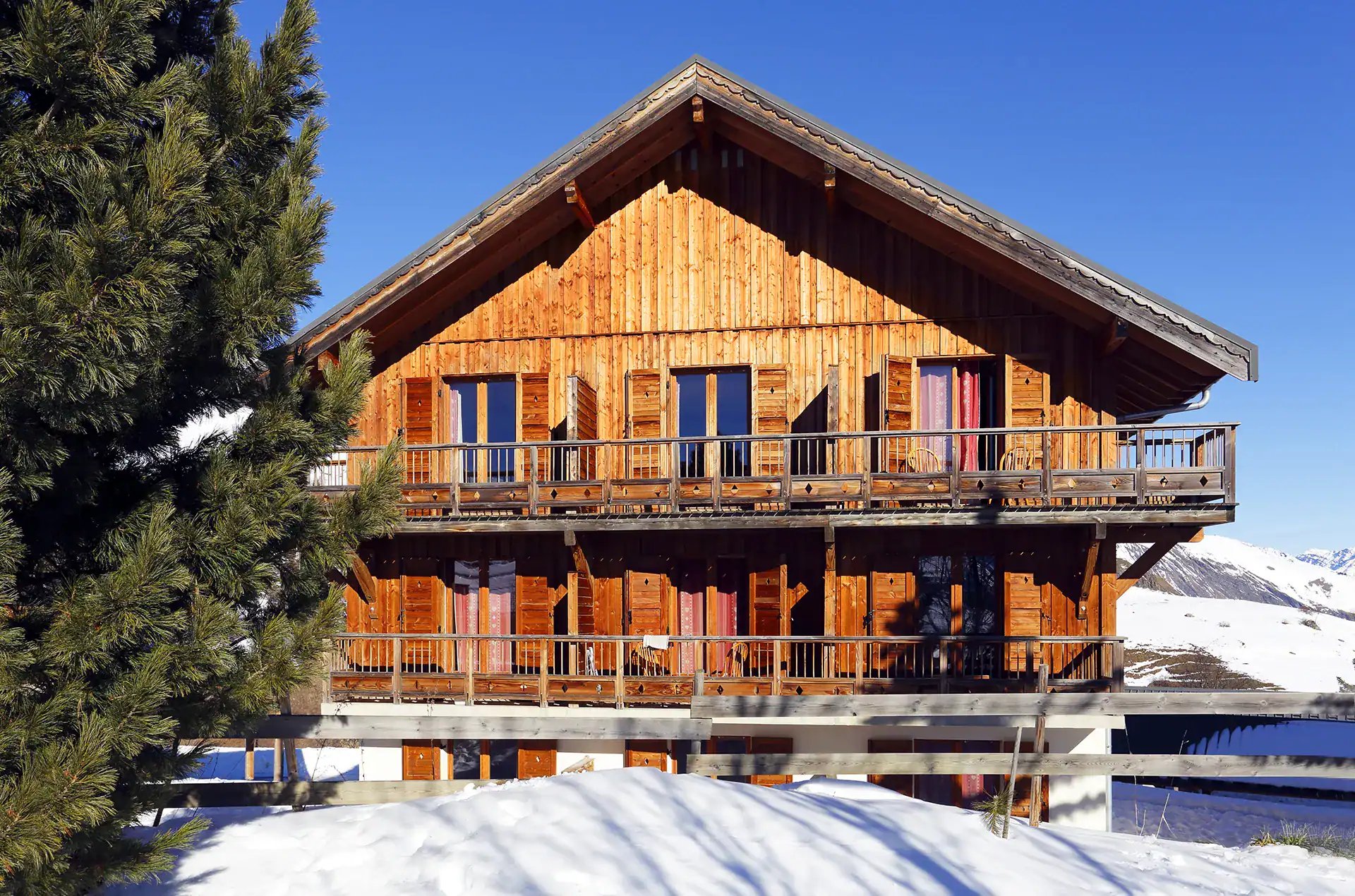 https://d1wek41qnoimq7.cloudfront.net/product/672/W/O/residence-les-chalets-des-cimes-3-742777fe.webp