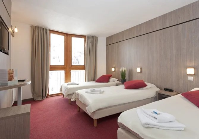 Chambre 3 personnes avec balcon en pension complète - Village Club MMV Les Mélèzes 4* - Pension incluse - Les Arcs 2000